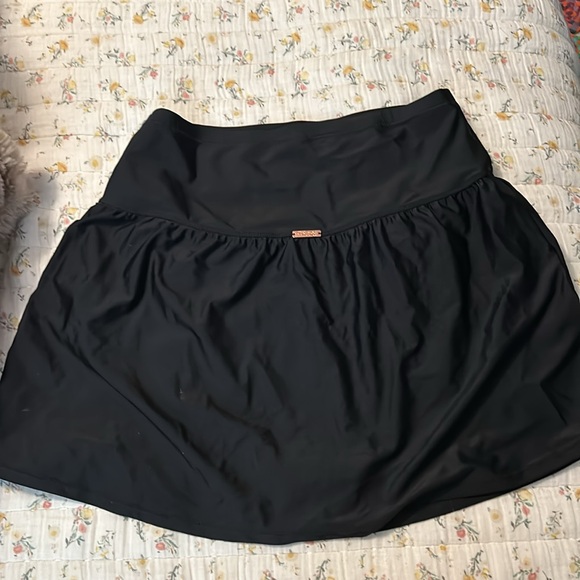 Women bathing suit bottom with skirt - Picture 4 of 9